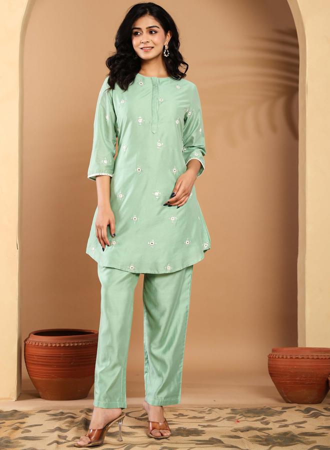 KASYA Women Pastel Green Embroidered Tunic and Pants Co-Ords - Image 2